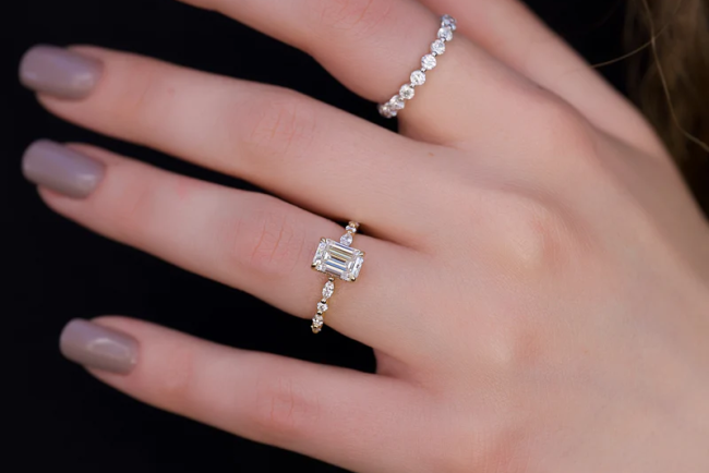 Emerald Cut Bezel Rings That Create Sleek Modern Aesthetics