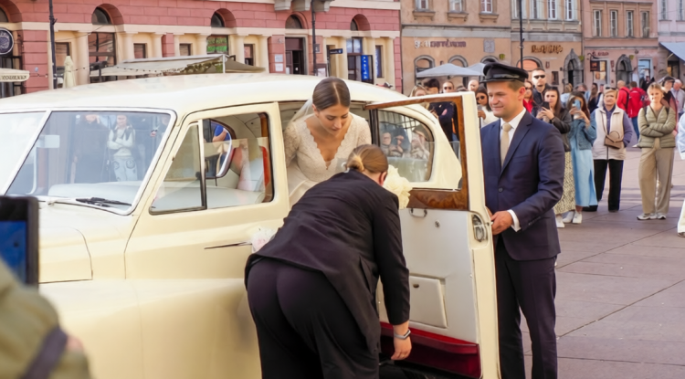 Why Choose a Wedding Chauffeur Service for Your Wedding Day?